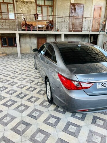 Hyundai Sonata-5