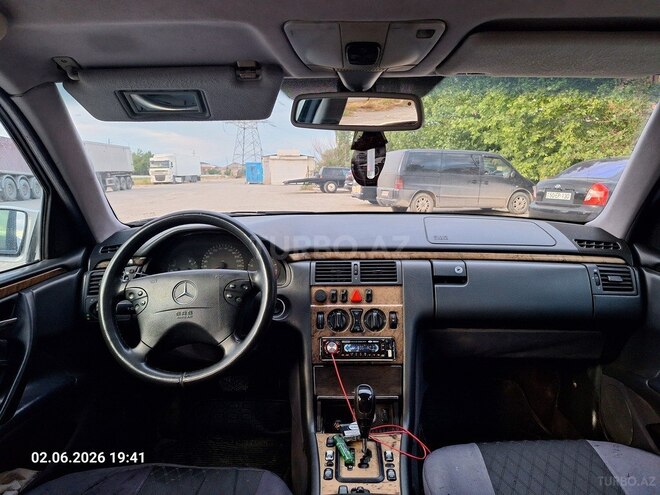 Mercedes E 220-5