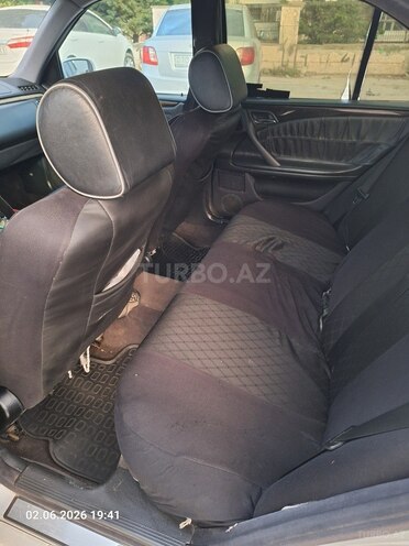 Mercedes E 220-8
