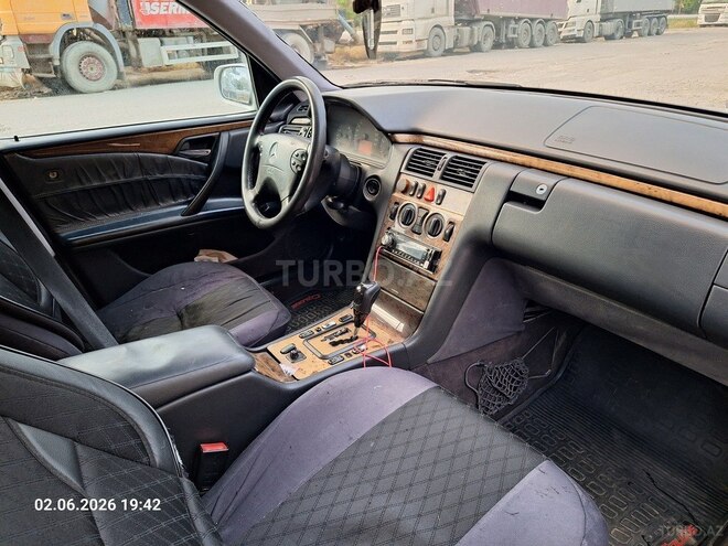 Mercedes E 220-7