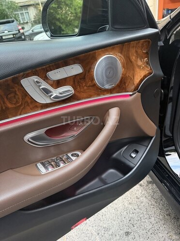 Mercedes E 300-11