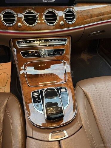 Mercedes E 300-10