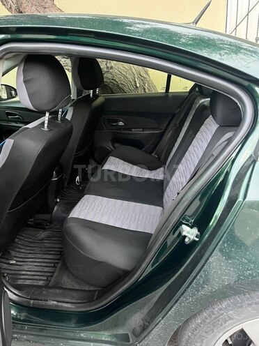 Chevrolet Cruze-12
