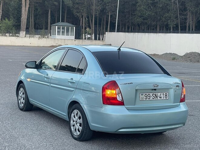 Hyundai Accent-4