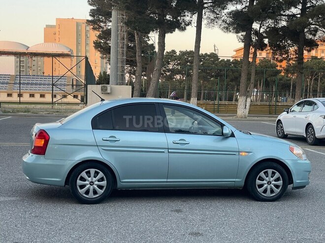 Hyundai Accent-5