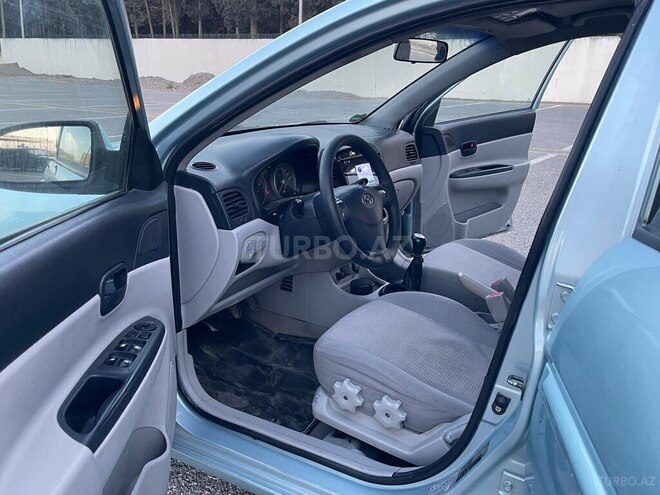 Hyundai Accent-11