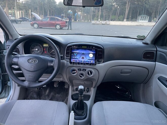 Hyundai Accent-13