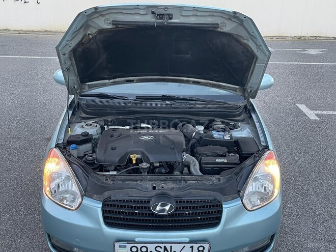 Hyundai Accent-15