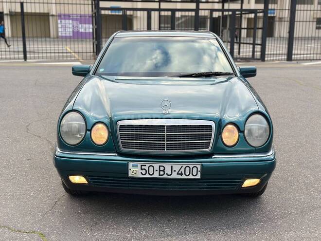 Mercedes E 290-1