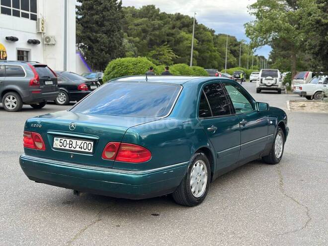 Mercedes E 290-8