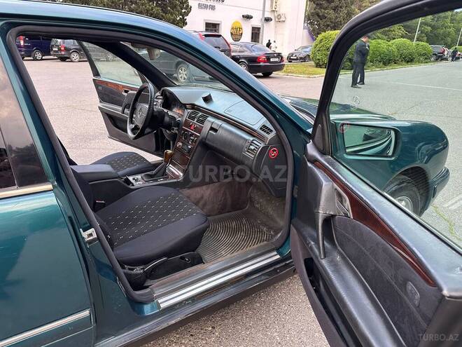 Mercedes E 290-16