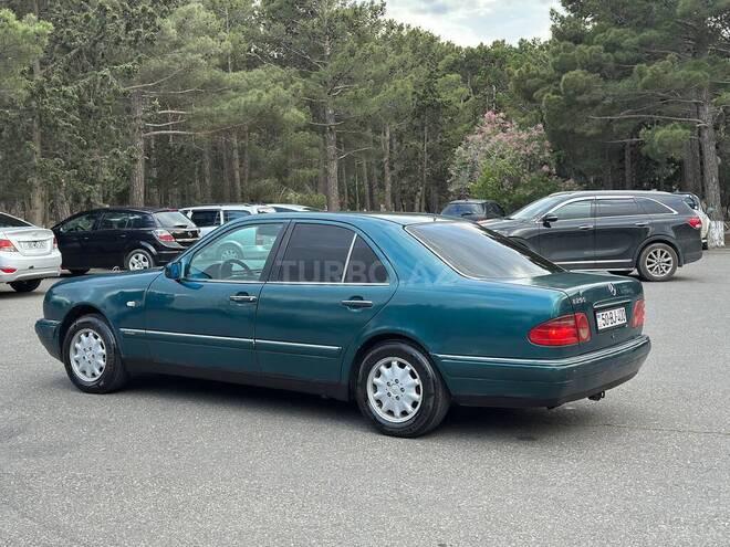 Mercedes E 290-3