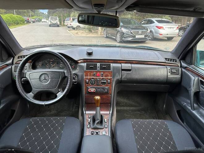 Mercedes E 290-15
