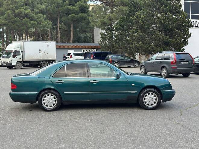 Mercedes E 290-11