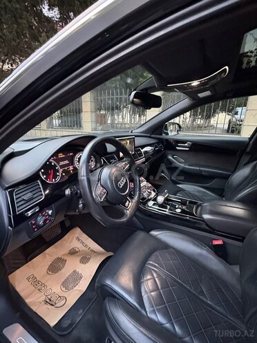 Audi A8-9