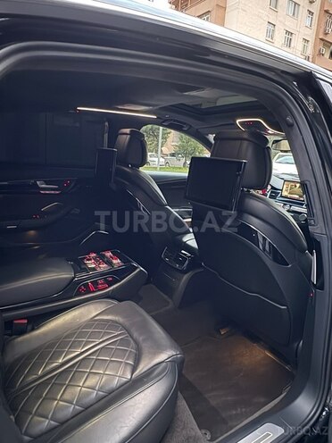 Audi A8-4