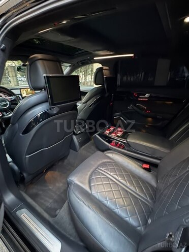 Audi A8-7