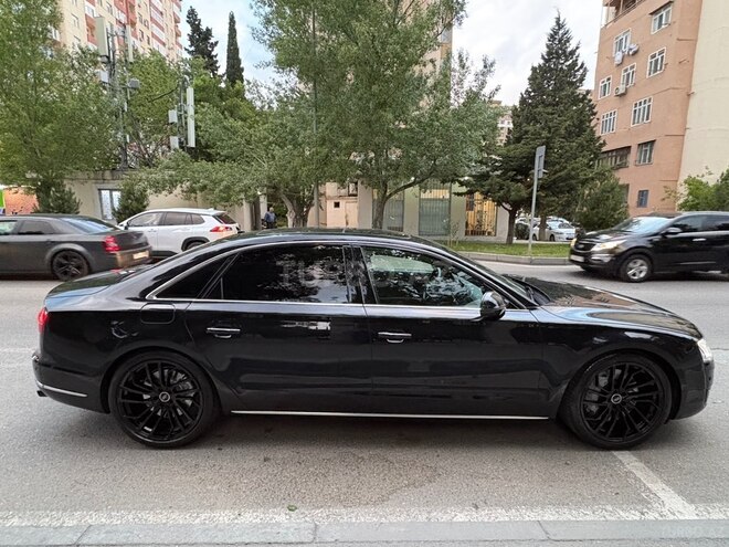 Audi A8-12