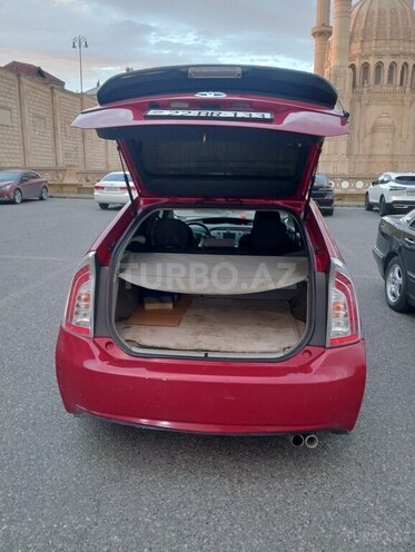 Toyota Prius-12