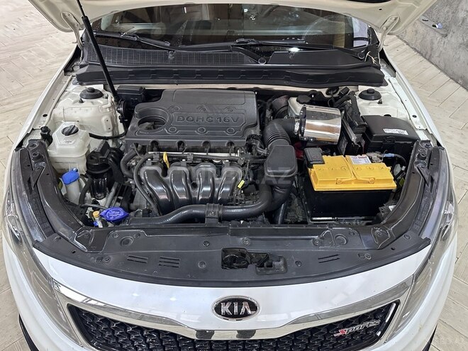 Kia K5-4