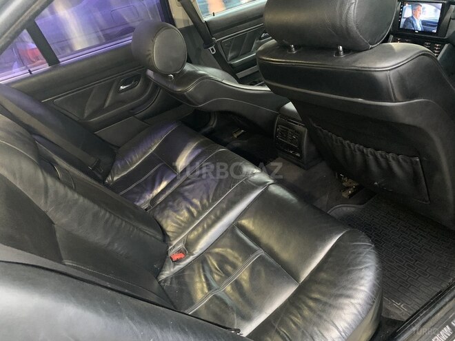 BMW 523-9