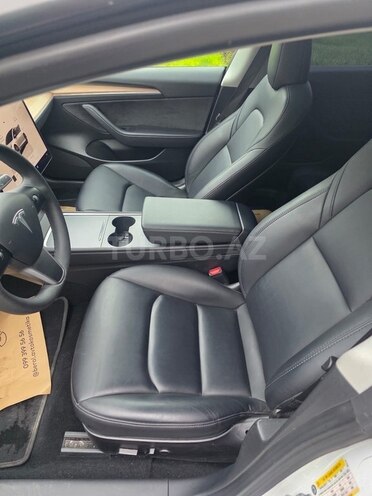 Tesla Model 3-6