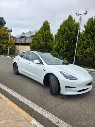 Tesla Model 3-4
