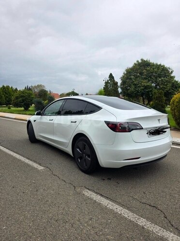 Tesla Model 3-3