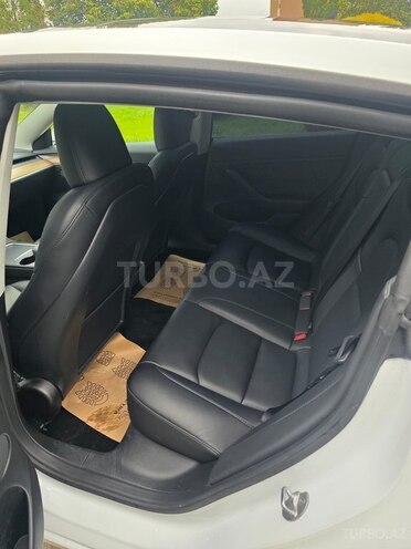 Tesla Model 3-8