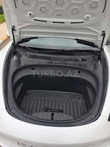 Tesla Model 3-9