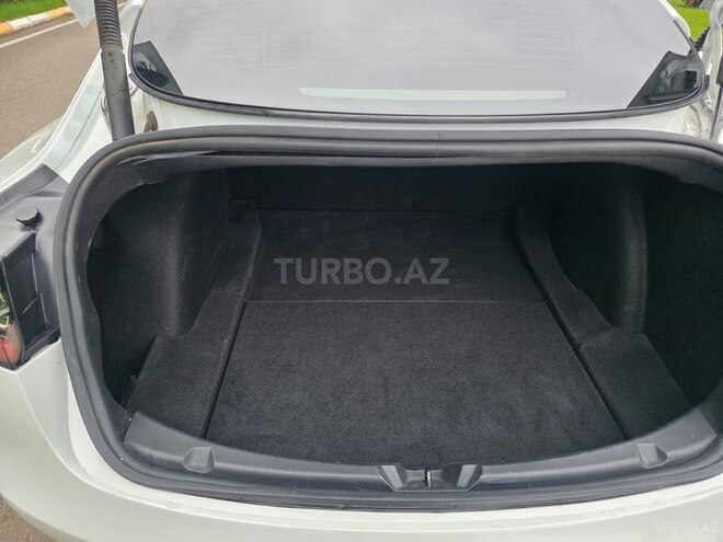 Tesla Model 3-10