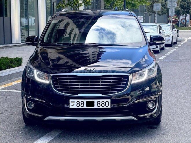 Kia Carnival-1