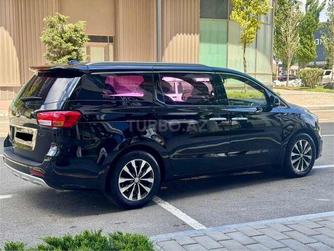 Kia Carnival-4
