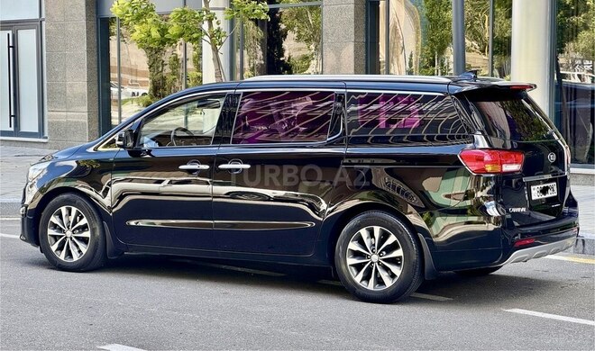 Kia Carnival-5