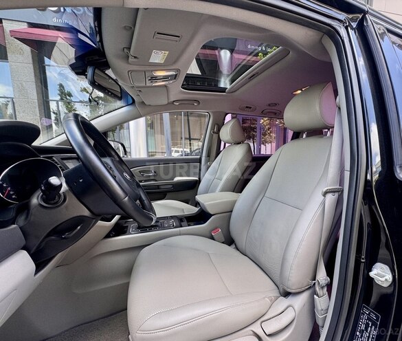 Kia Carnival-10