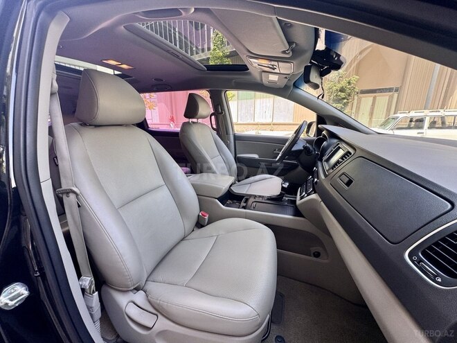 Kia Carnival-11