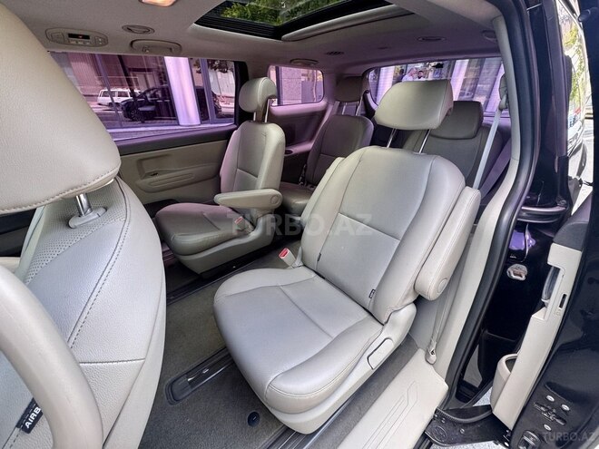 Kia Carnival-13