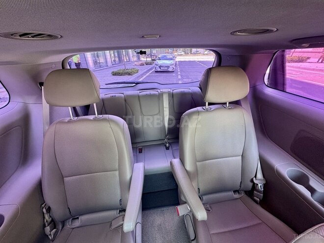 Kia Carnival-15