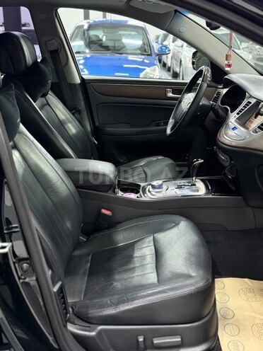 Hyundai Genesis-18