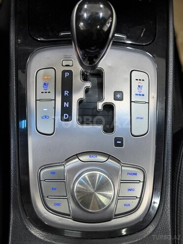Hyundai Genesis-23