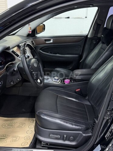 Hyundai Genesis-16