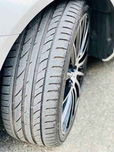 Mercedes E 300 d-10