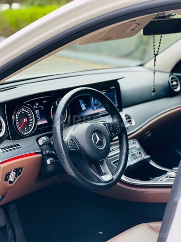 Mercedes E 300 d-8