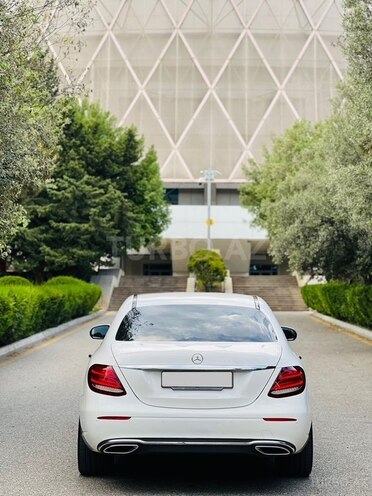 Mercedes E 300 d-6