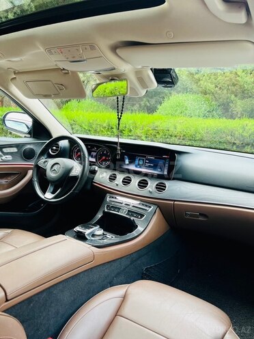 Mercedes E 300 d-7