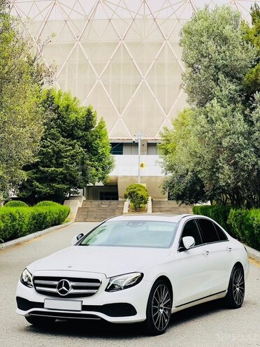 Mercedes E 300 d-2