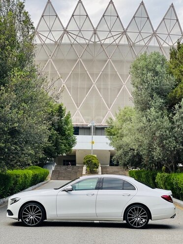 Mercedes E 300 d-3