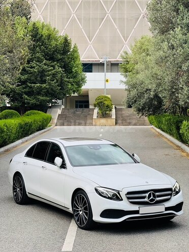 Mercedes E 300 d-1