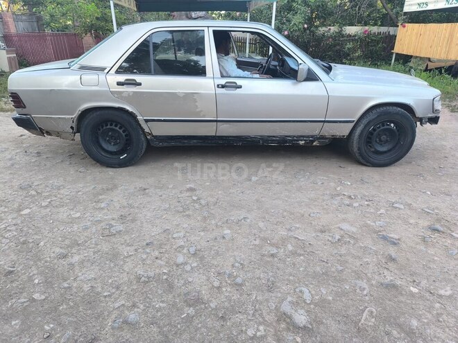 Mercedes 190-5