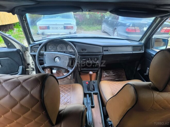 Mercedes 190-8